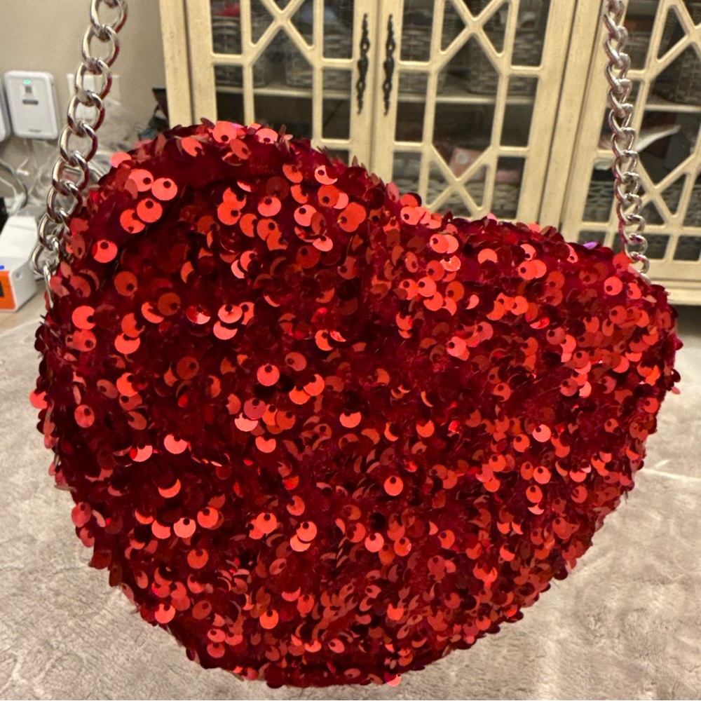Glamorous Red Sequin Heart Clutch